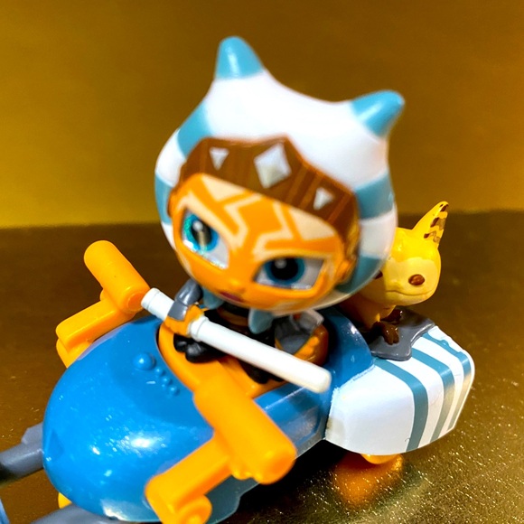 DISNEY DOORABLES STAR WARS BALACTIC CRUISERS AHSOKA TANO 3” CAT ON BACK - Picture 3 of 9